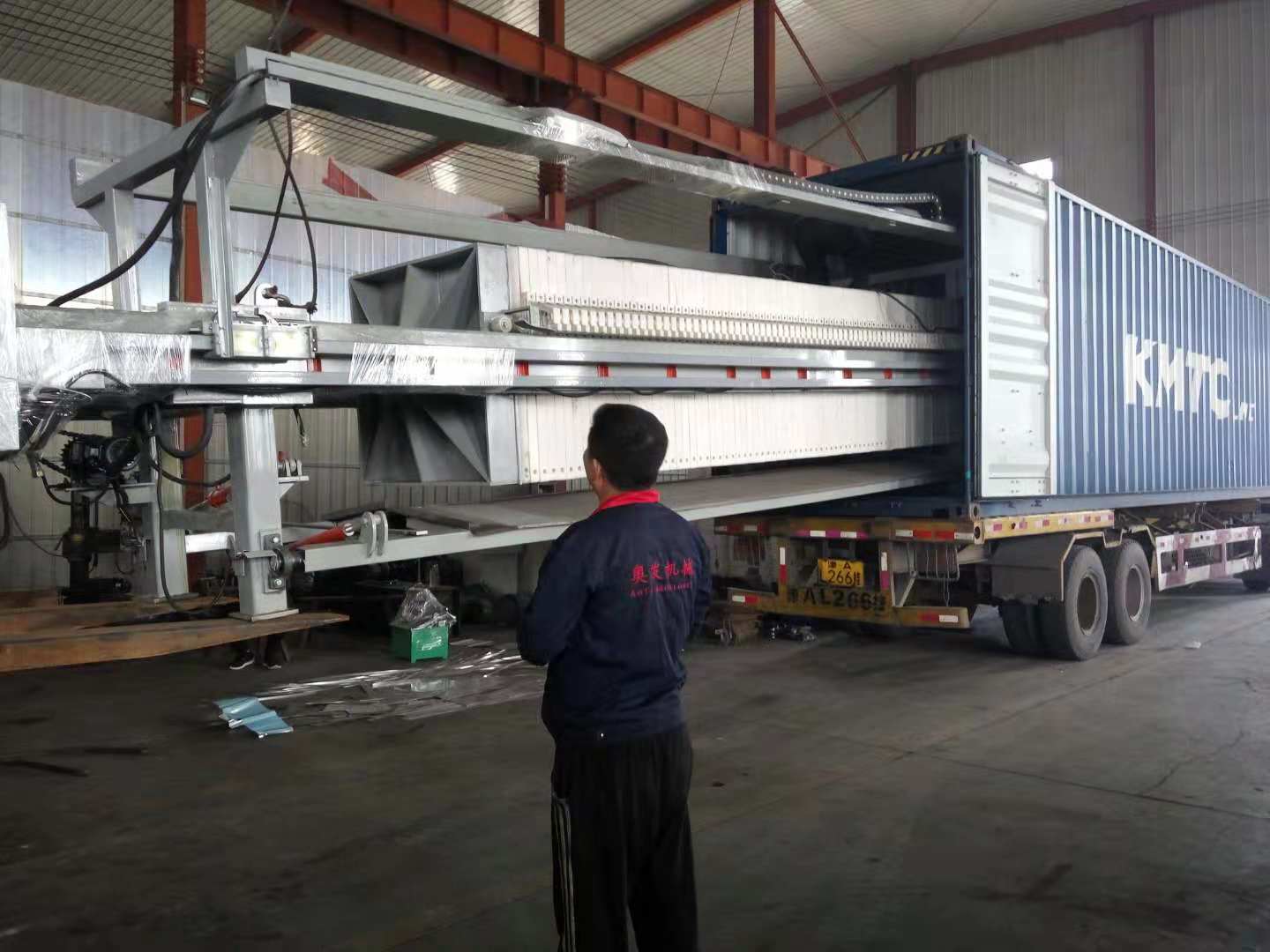 全自動沖洗壓濾機出口，河北天冠壓濾機邁出國門